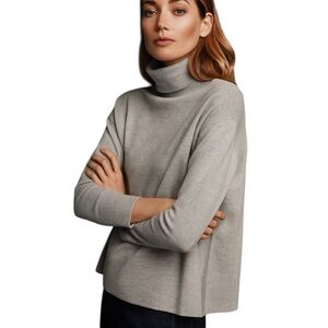 Everlane Wool Turtleneck Lightweight Fine Knit
Boxy Silhouette Size Medium